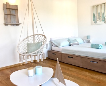 Surfers's Lodge Design Apartment - cosy double bed